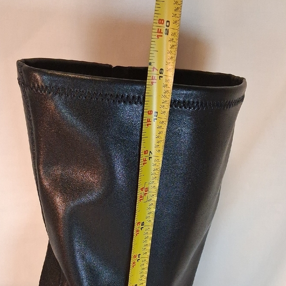 Elegant Black Heeled Boots - Picture 13 of 16